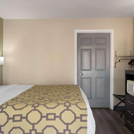 Hotel Baymont By Wyndham Kingsland Esterno foto