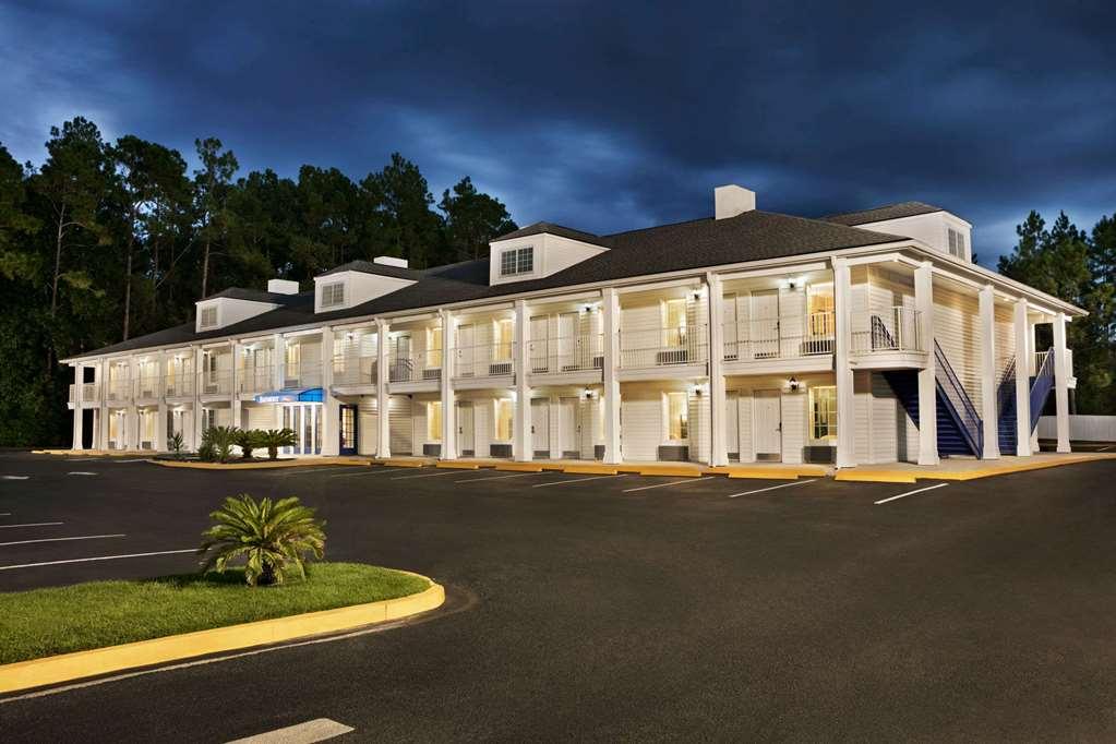 Hotel Baymont By Wyndham Kingsland Esterno foto