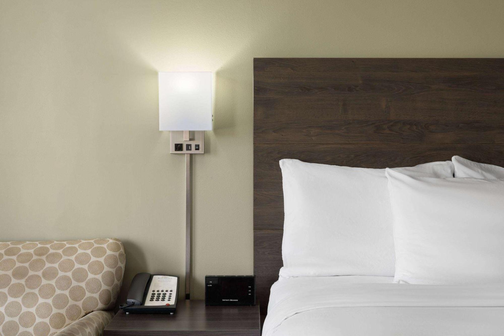 Hotel Baymont By Wyndham Kingsland Esterno foto
