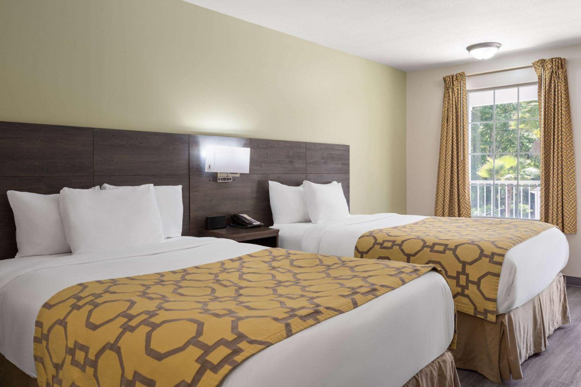 Hotel Baymont By Wyndham Kingsland Esterno foto