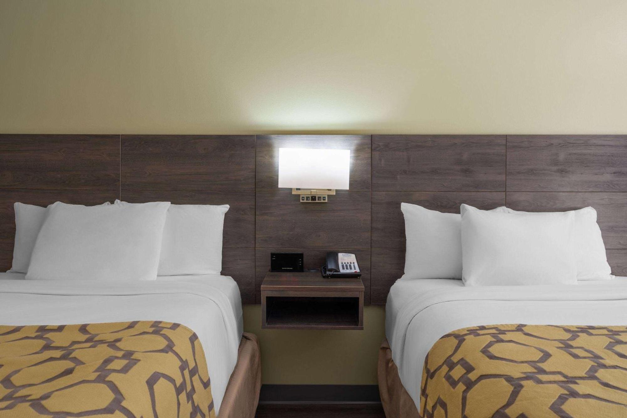 Hotel Baymont By Wyndham Kingsland Esterno foto