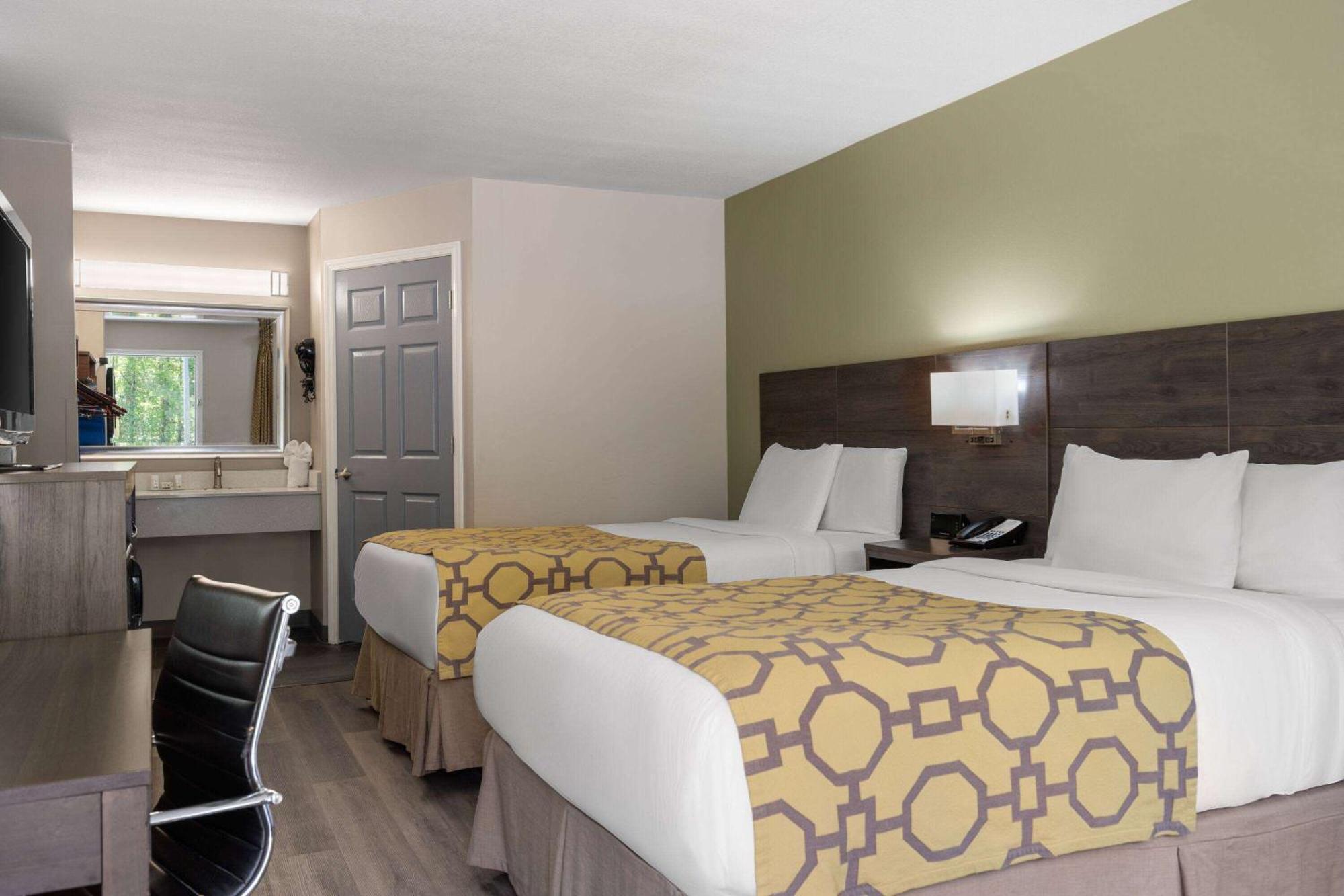 Hotel Baymont By Wyndham Kingsland Esterno foto