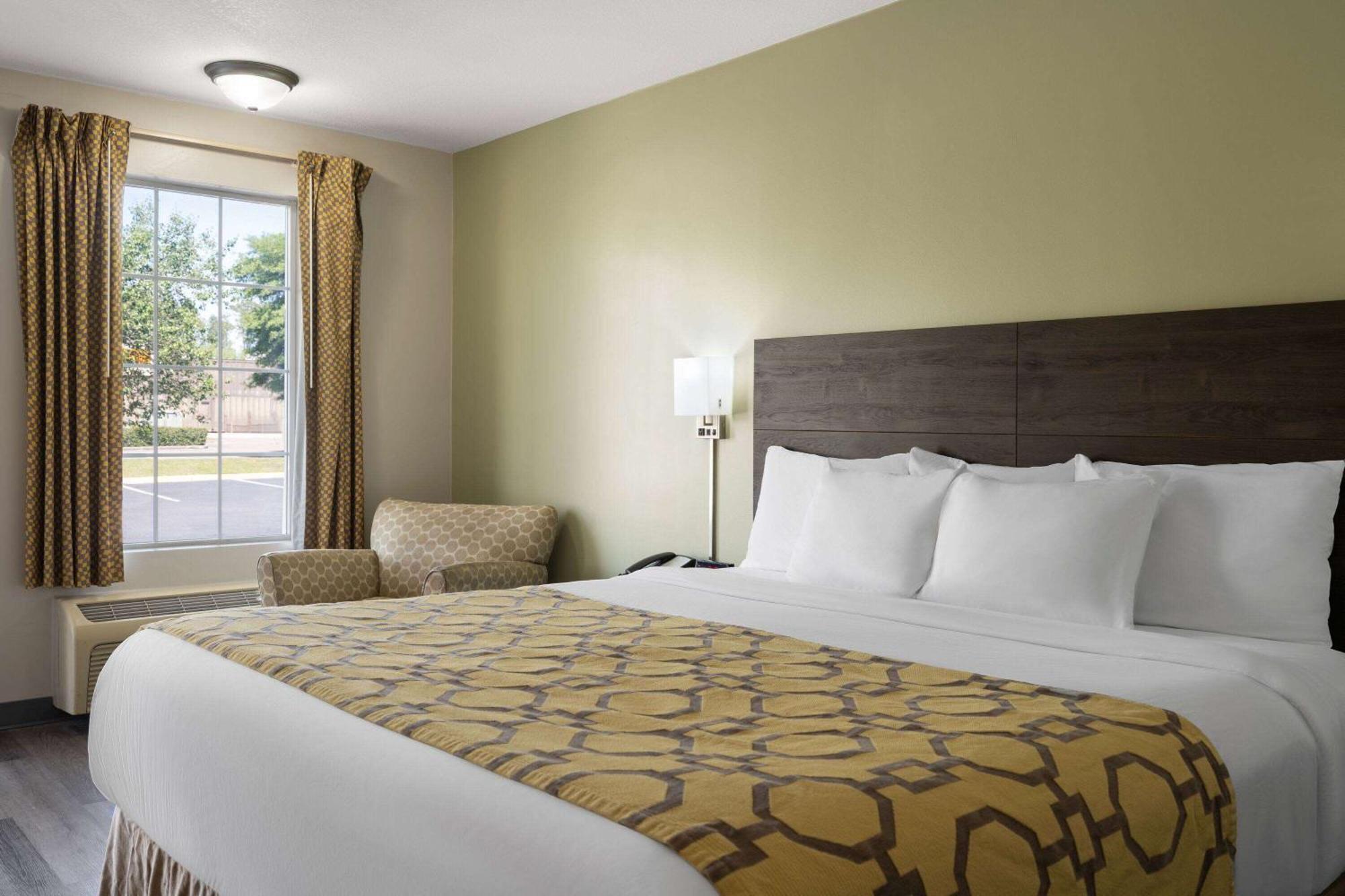 Hotel Baymont By Wyndham Kingsland Esterno foto