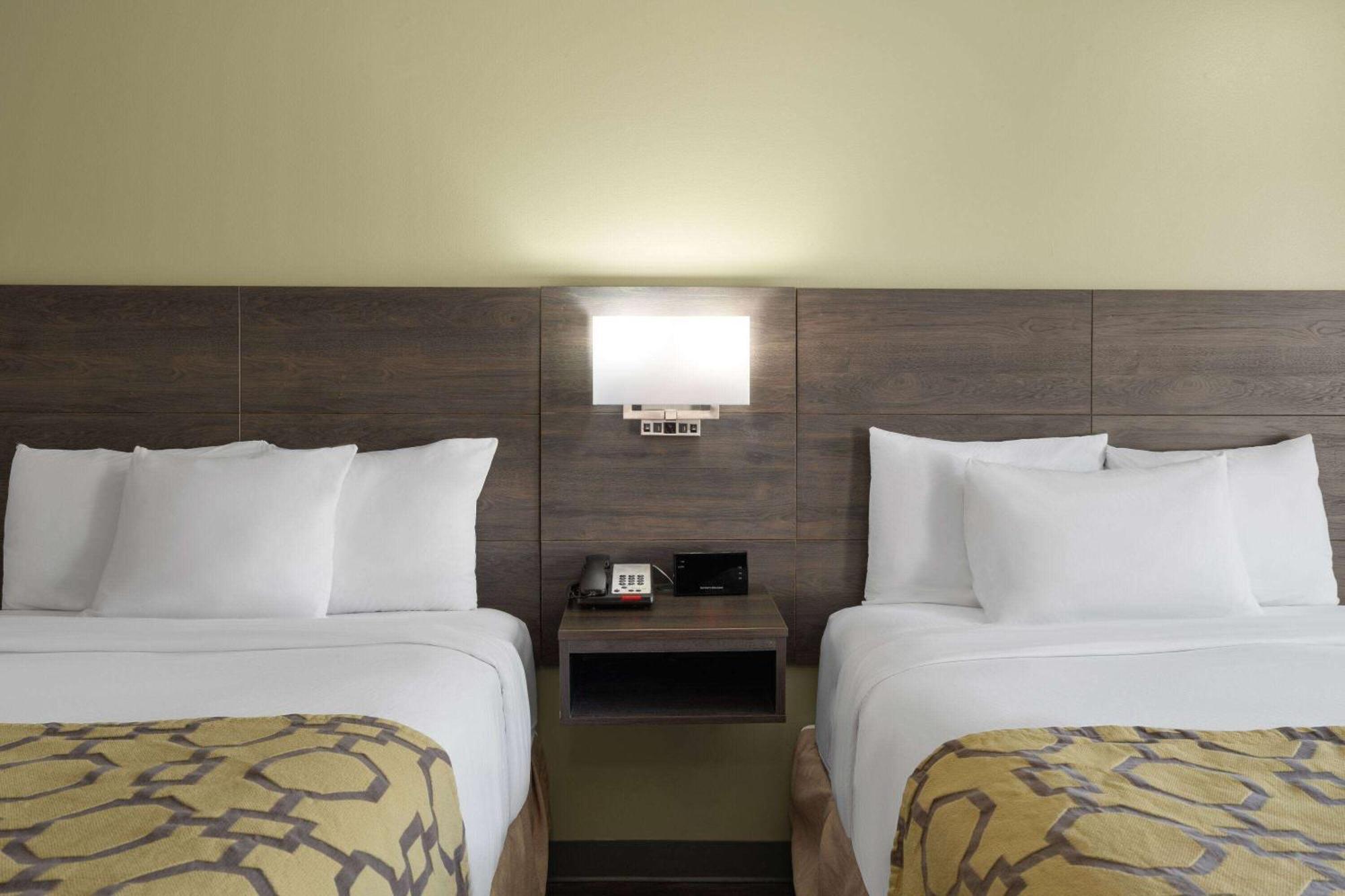 Hotel Baymont By Wyndham Kingsland Esterno foto