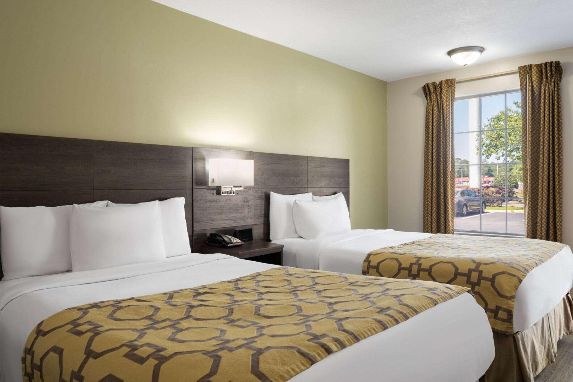 Hotel Baymont By Wyndham Kingsland Esterno foto