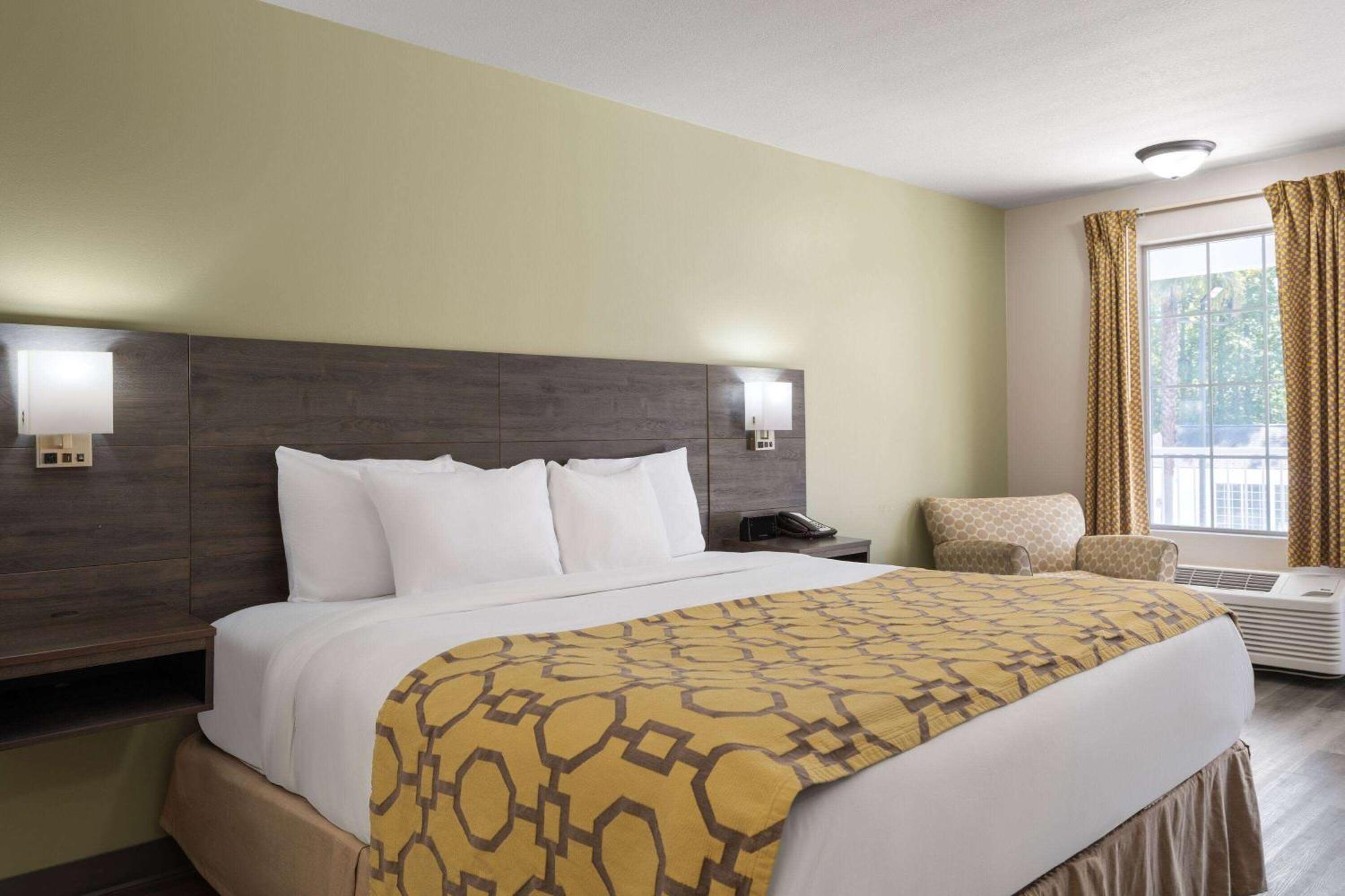 Hotel Baymont By Wyndham Kingsland Esterno foto