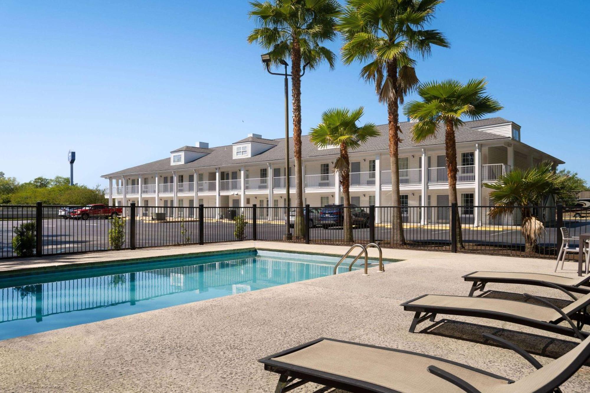 Hotel Baymont By Wyndham Kingsland Esterno foto