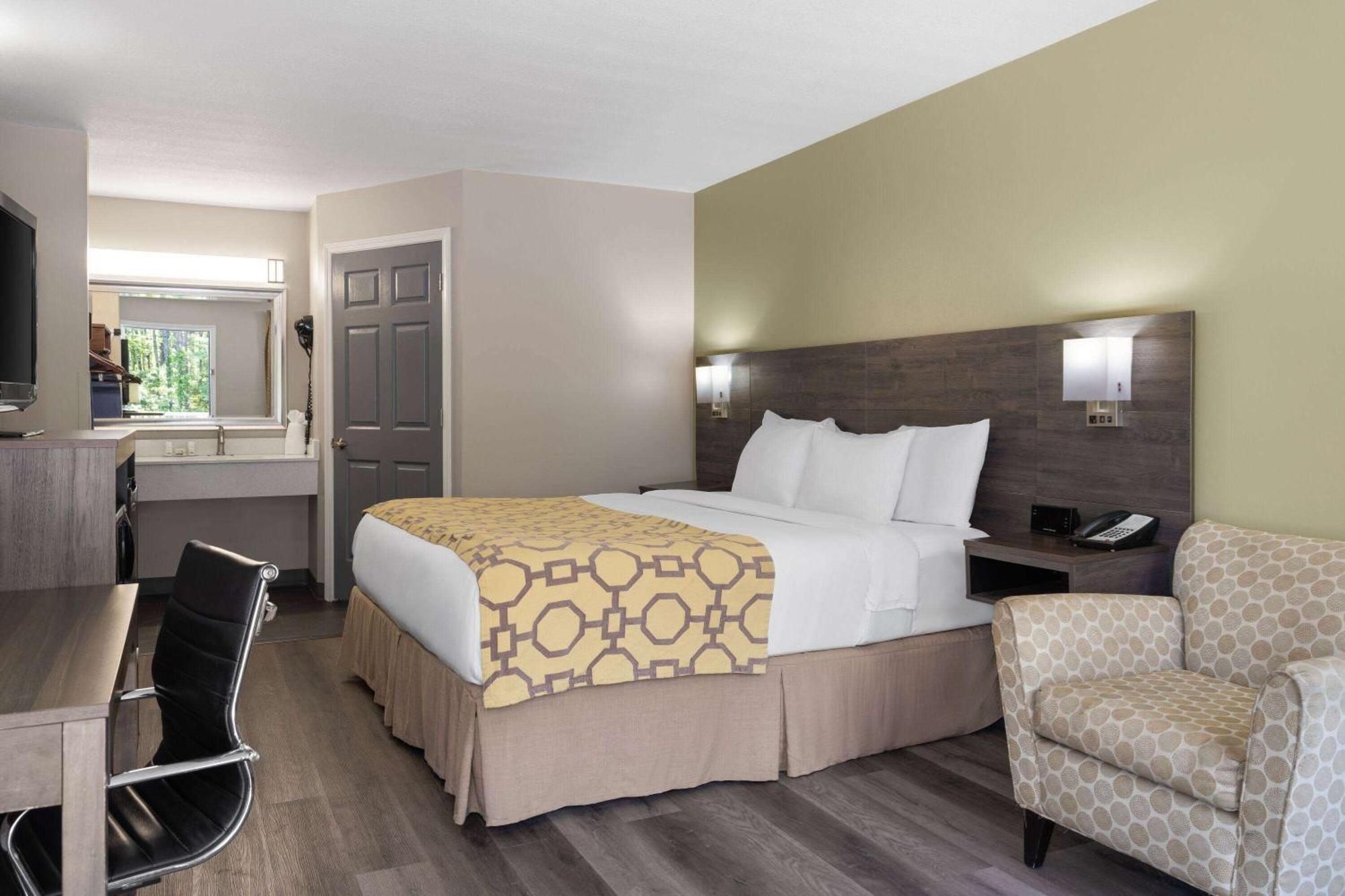 Hotel Baymont By Wyndham Kingsland Esterno foto